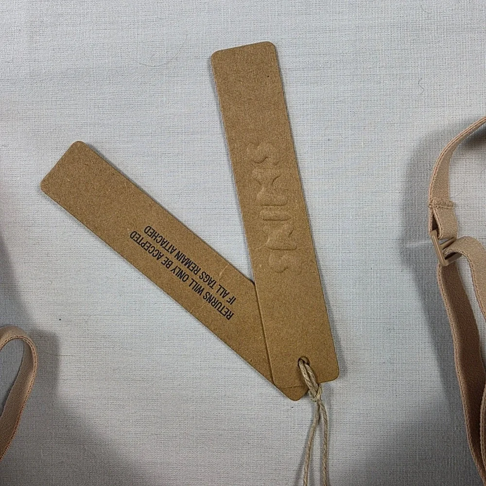 SKIMS Plunge Push up Bra Size 32D  Nude T-Shirt Bra‎ Wireless Form Comfort NWT - Picture 3 of 7